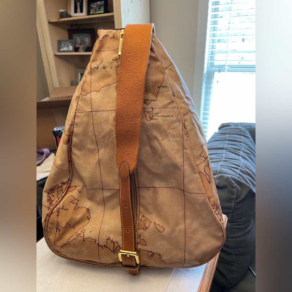 Alviero Martini Tan Map Print Sling Backpack Featuring United States - Picture 3 of 13